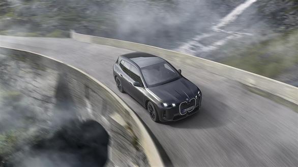 Yeni BMW iX M70