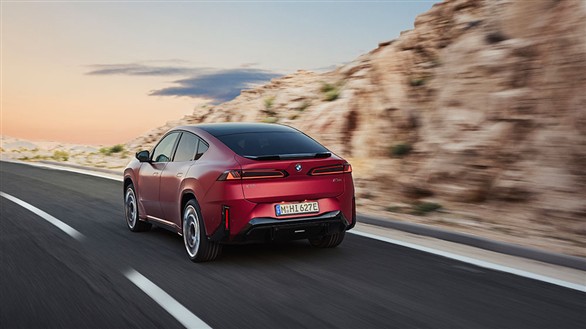 Yeni BMW iX4 M60 xDrive.