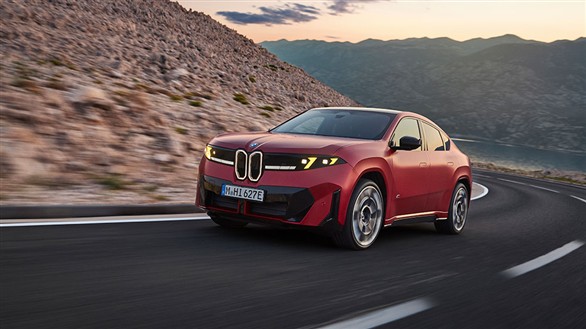 Yeni BMW iX4 M60 xDrive.