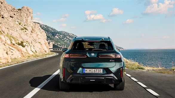 Yeni BMW iX3 M60.